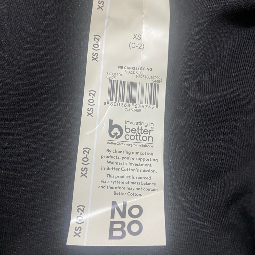 No Boundaries Women's Black Capri Leggings - Picture 2 of 3